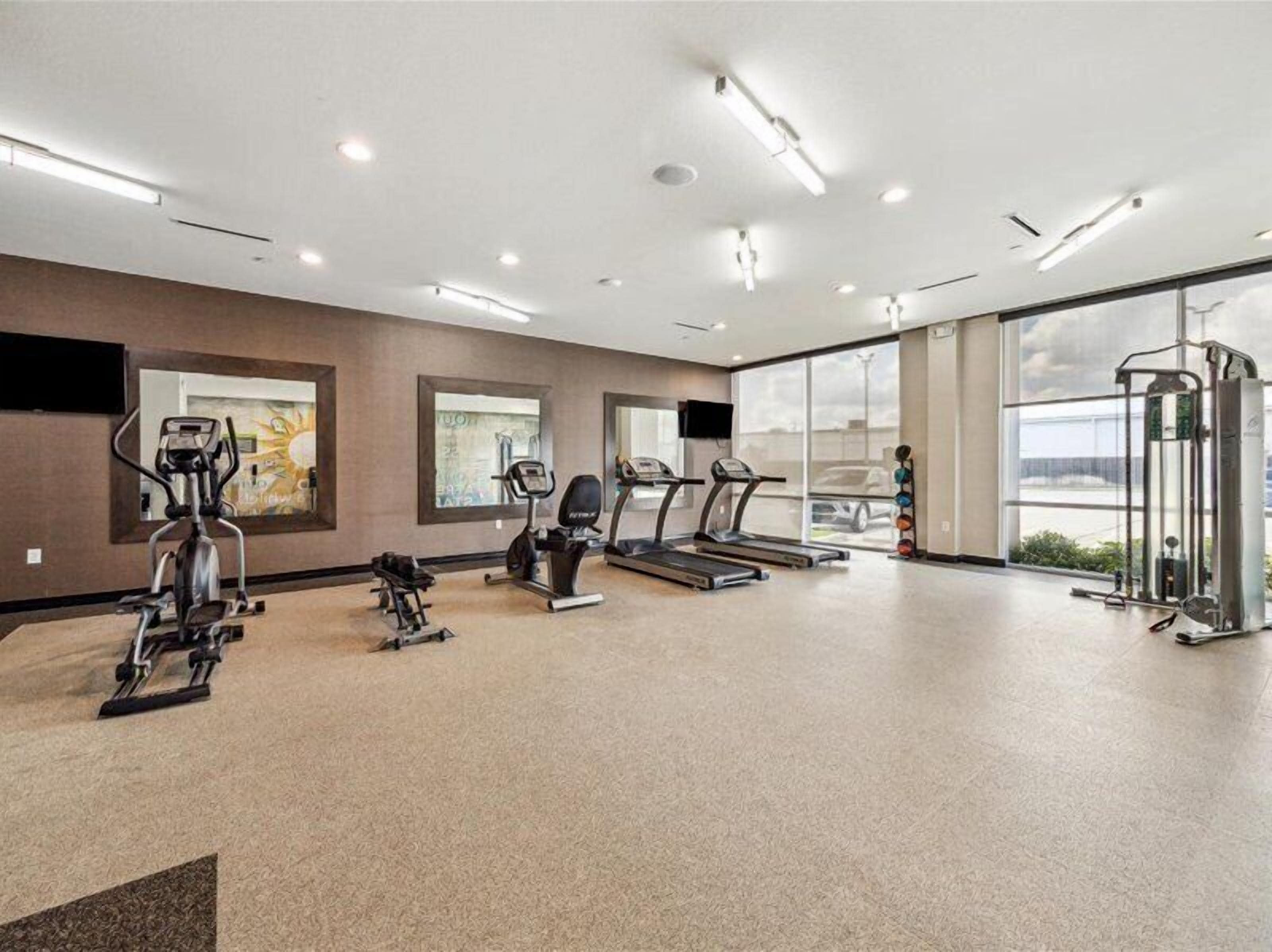 Photo - La Quinta Inn and Suites by Wyndham Houston Spring South