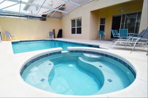 House, 5 Bedrooms, Private Pool | Private spa tub