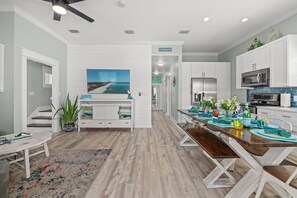 ثلاجة، ميكروويف، فرن، موقد طهي مسطح