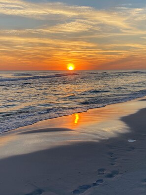 Beach nearby, sun-loungers, beach towels - GOLF CART DISCOUNT, PRIVATE POOL, PET FRIENDLY, VERY CLEAN, CLOSE TO BEACH (Destin)