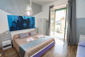 Chambre Quadruple Classique, 1 chambre, non-fumeur, vue ville | Coin séjour