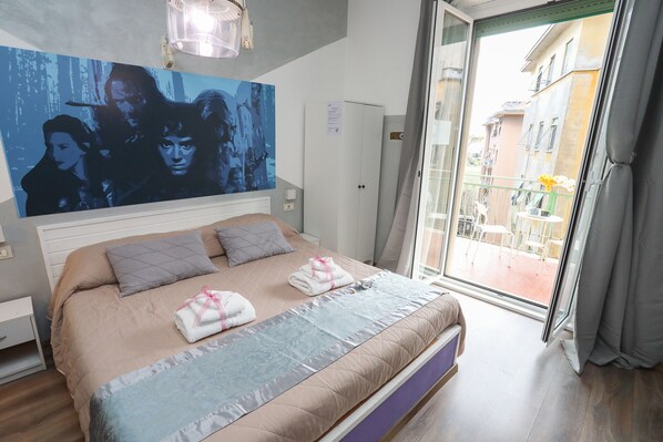 أغطية فراش متميزة وطراز فريد لكل وحدة ومكتب ومساحة عمل للكمبيوتر المحمول