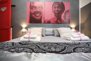 Premium bedding, individually furnished, desk, laptop workspace - Cineroma Guesthouse (Rome)