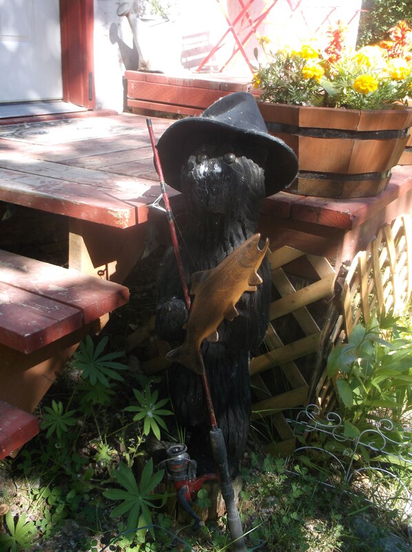 Exterior detail - Quiet, cozy, comfortable, centrally located to the best of the Kenai peninsula. (Soldotna)