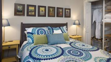 1 bedroom, iron/ironing board, WiFi (free), bed sheets
