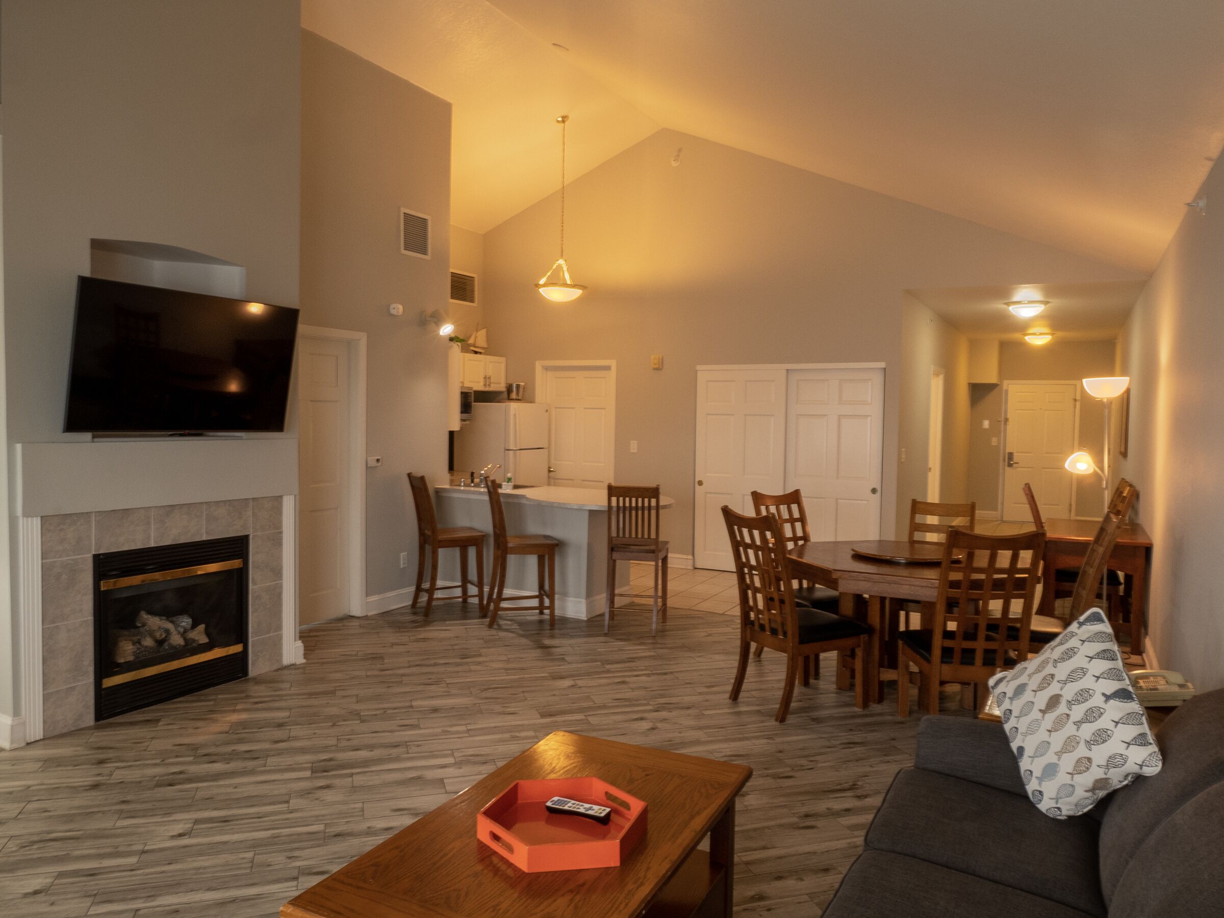 323 - Premium Lake View w/Spacious Living Area