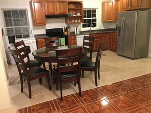 3 bedrooms, premium bedding, down comforters, in-room safe - Sweethome303 (Rockville)