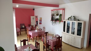 Free daily English breakfast