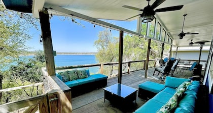LAKE HAUS- Lake front home! Direct access to Canyon Lake.