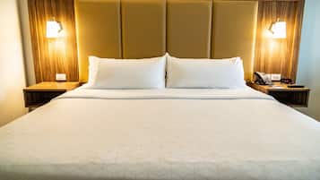 Standard Room, 1 King Bed (Walk-In Shower) | In-room safe, desk, laptop workspace, blackout drapes