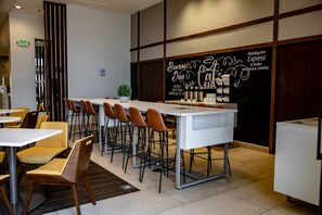 Café - Holiday Inn Express & Suites Ensenada Centro by IHG (Ensenada)