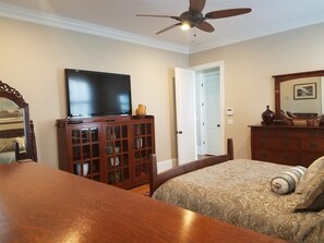 4 bedrooms, iron/ironing board, WiFi, bed sheets