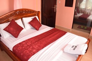 Deluxe-Doppelzimmer | Schreibtisch, Bügeleisen/Bügelbrett, kostenloses WLAN