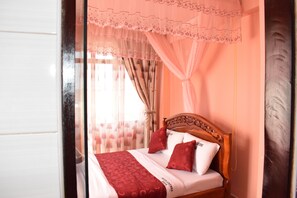 Standard-Doppelzimmer | Schreibtisch, Bügeleisen/Bügelbrett, kostenloses WLAN