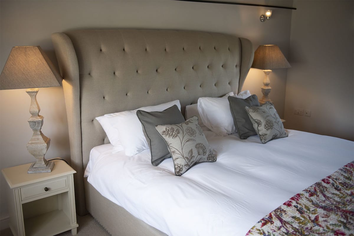 Cribs (surcharge), rollaway beds (surcharge), WiFi (free), bed sheets
