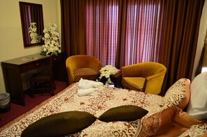 スイート 1 ベッドルーム | ミニバー、ベビーベッド (無料)、ベッドシーツ