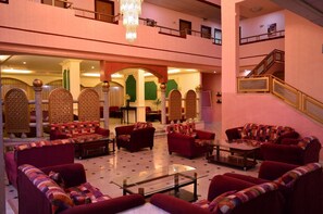 Lobby sitting area - Abjar Hotel (Amman)