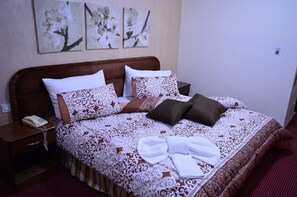 Double or Twin Room | Minibar, free cribs/infant beds, bed sheets - Abjar Hotel (Amman)