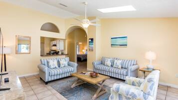 獨棟房屋, 3 間臥室, 私人泳池 | 起居區 | 平面電視