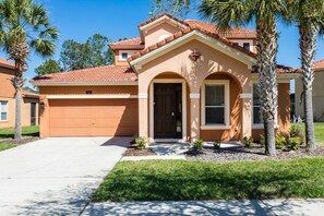 Front of property - 5BR Pool Home in Watersong by SHV-190 (Davenport)