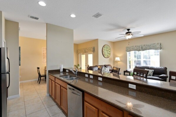 Townhome, 4 Bedrooms, Private Pool | Private kitchen | Full-sized fridge, microwave, oven, stovetop