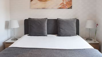 Apartment, 2 Bedrooms (Green) | 2 bedrooms, blackout curtains, soundproofing, iron/ironing board