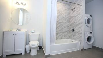 Apartment, 1 Bedroom, Non Smoking (West SIde) | Bathroom | Shower, free toiletries, towels