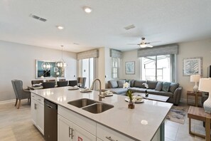 Townhome, 4 Bedrooms | Private kitchen
