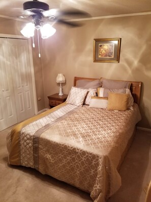 3 habitaciones, tabla de planchar con plancha, wifi y ropa de cama