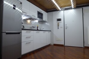 Frigorífic, microones, rentaplats i cafetera i tetera