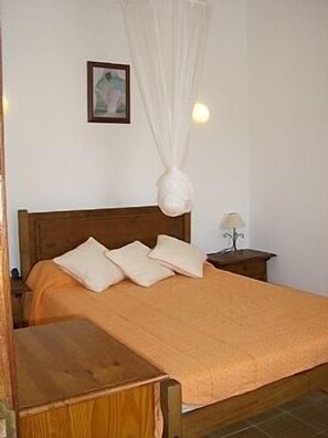 3 chambres, fer et planche à repasser, Wi-Fi, draps fournis