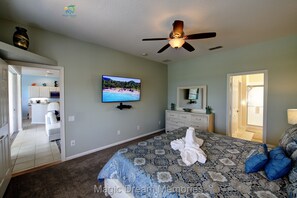 5 室のベッドルーム、デスク、アイロン / アイロン台、旅行用ベビーベッド