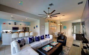 スマートテレビ、暖炉、テレビゲーム、DVD プレーヤー