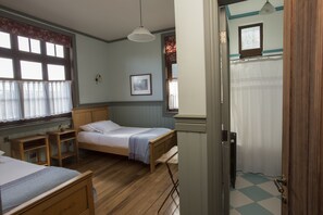 Shower, free toiletries, towels