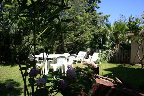 Villa mit Garten, maximal 5 Minuten vom Strand entfernt, ideal für Familien