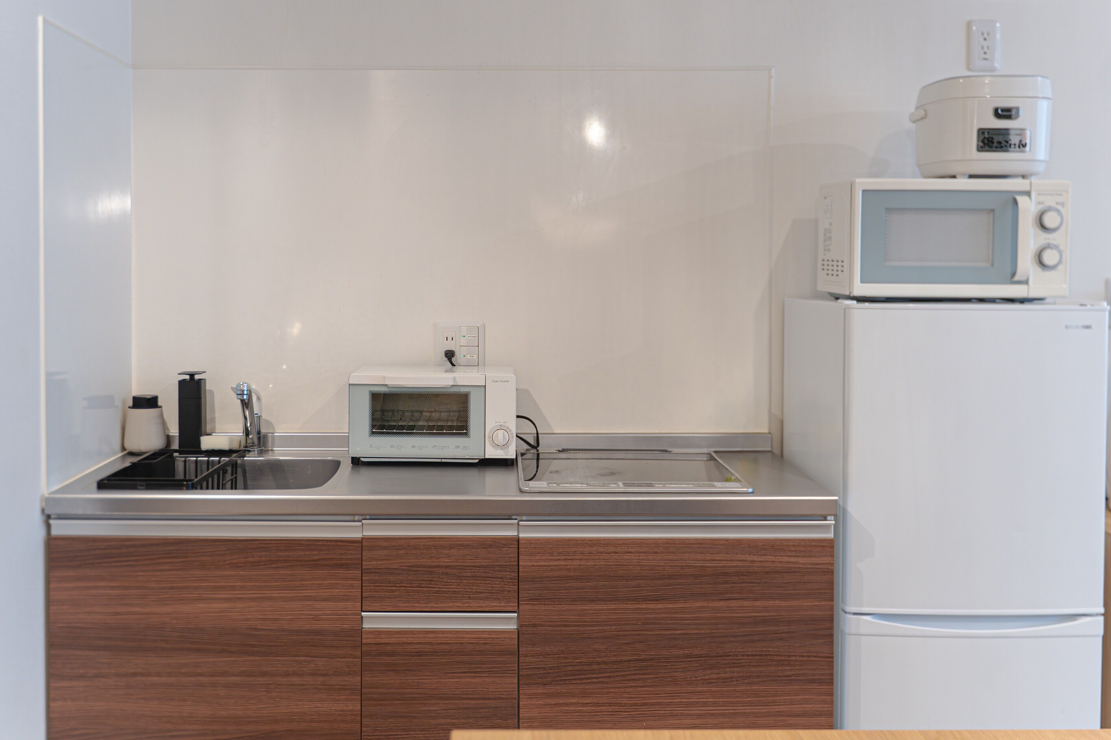 デラックス アパートメント (501) | 専用キッチン | 大型冷蔵庫、電子レンジ、コンロ、電気ポット