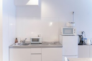 Deluxe Apartment (301) | Private kitchen - INOVE VILLA OSAKA (Osaka)