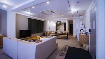 Deluxe Apartment (501)