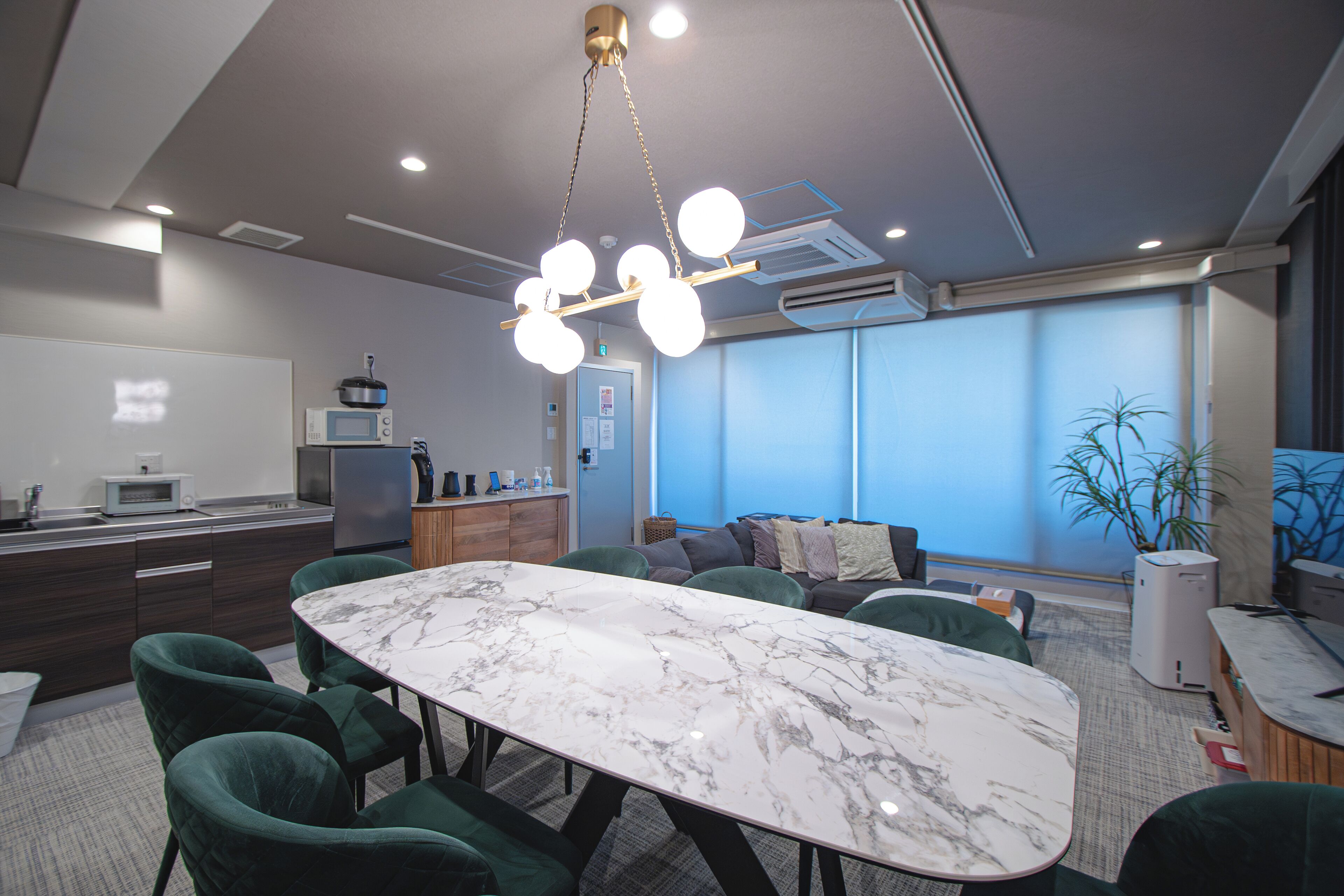 Deluxe Apartment (601) | In-room dining