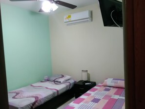 2 chambres, fer et planche à repasser, Wi-Fi, draps fournis