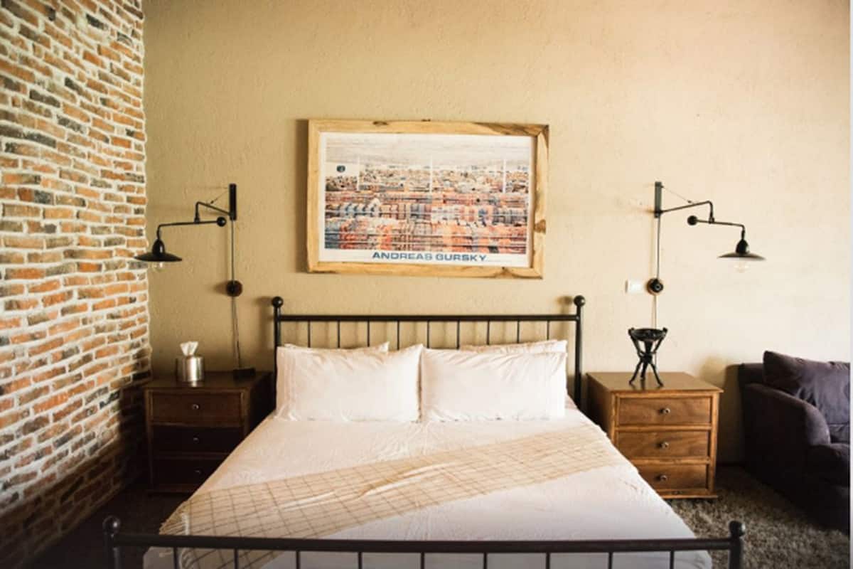 Chambre Confort, 1 trĂšs grand lit, non-fumeur, vue jardin