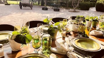 Café da manhã com pratos da culinária local grátis todos os dias