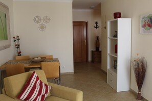 TV, books - Mulberry Mar IV Alvor (Alvor)