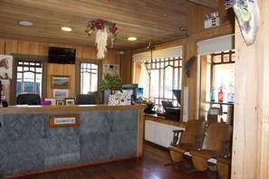 Reception - Hotel Boutique El Greco (Puerto Varas)