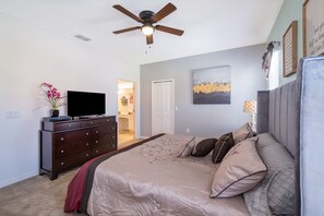 11 bedrooms, iron/ironing board, travel cot, free WiFi - Luxury 11-Bedroom 10 Bath Villa Near Disney: Perfect for Large Families & Groups (Davenport)
