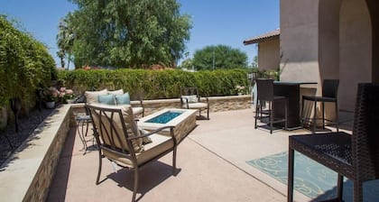 Ubicación, Ubicación, Ubicación: Hermosa, Limpia, Casita Privada con Patio