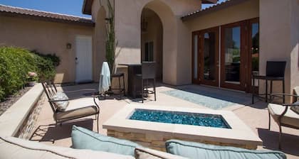 Sijainti, sijainti, sijainti: upea, puhdas, yksityinen Casita w / patio