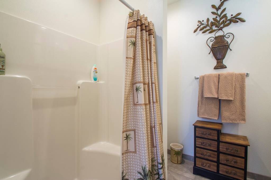 Dusche, Haartrockner, Handtücher, Seife