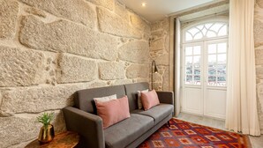 TV - Incredible 1BR Apt for 3, balcony, Ribeira (Oporto)