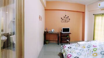 1 habitación, tabla de planchar con plancha y internet